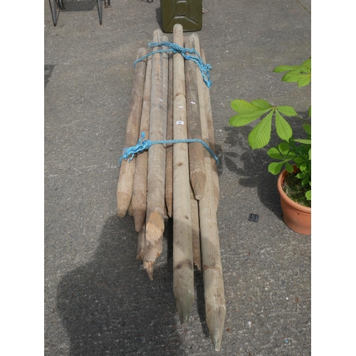 90 - LOT OF FENCING POSTS