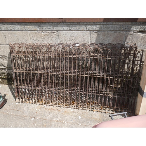 149 - LOT OF METAL RAILING