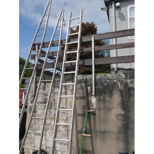 175 - ALUMINIUM LADDER