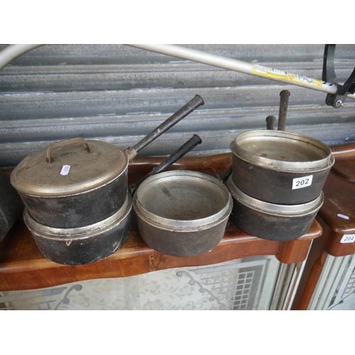 202 - LOT OF SAUCEPANS