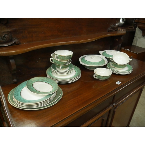 496 - DINNER SET