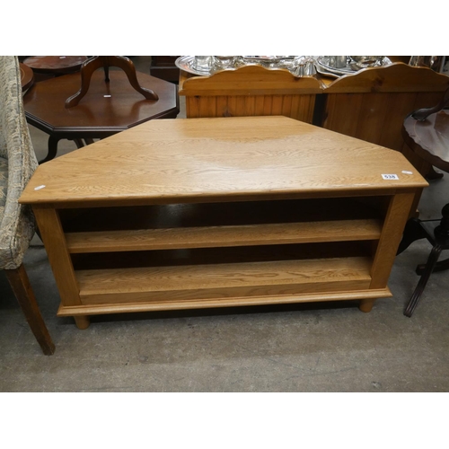 538 - OAK TV CABINET