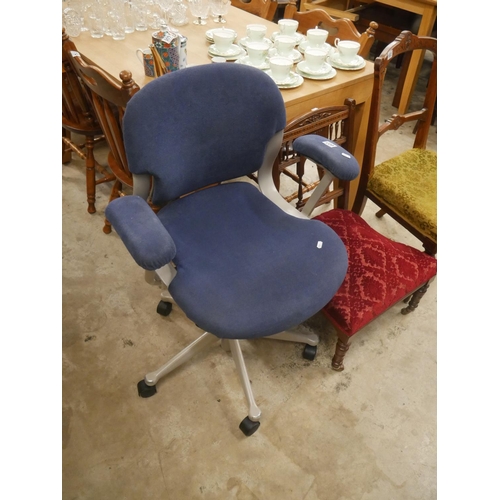 603 - HERMAN MILLER DESK CHAIR