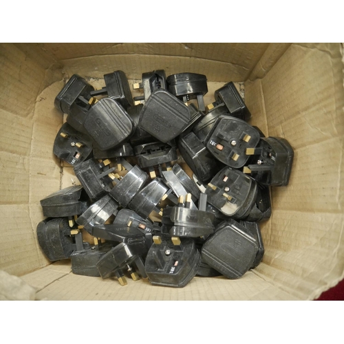 659 - BOX OF PLUGS