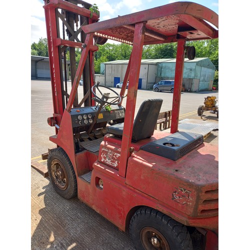 36 - DIESEL FORKLIFT STARTING ON THE KEY, 3RD SERVICE NOT PLUMBED IN - BRAKES NEED ATTENTION