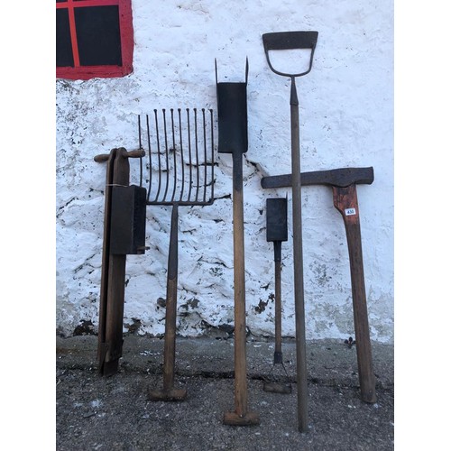 430 - Miscellaneous farm implements including a child’s turf spade.