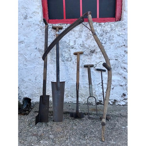 419 - Miscellaneous farm tools.