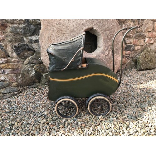 38 - VICTORIAN DOLLS PRAM