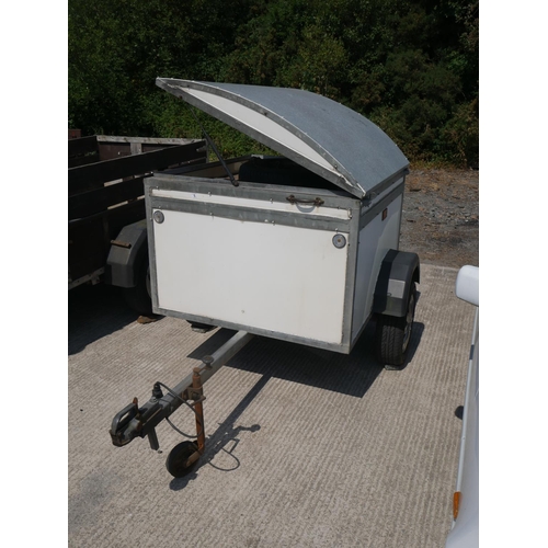 5 - DOG TRAILER WITH SPARE WHEEL