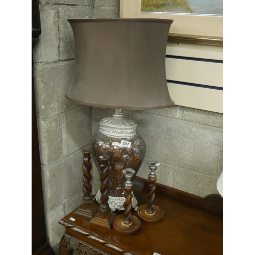 507 - DECORATIVE TABLE LAMP & OAK CANDLESTICKS