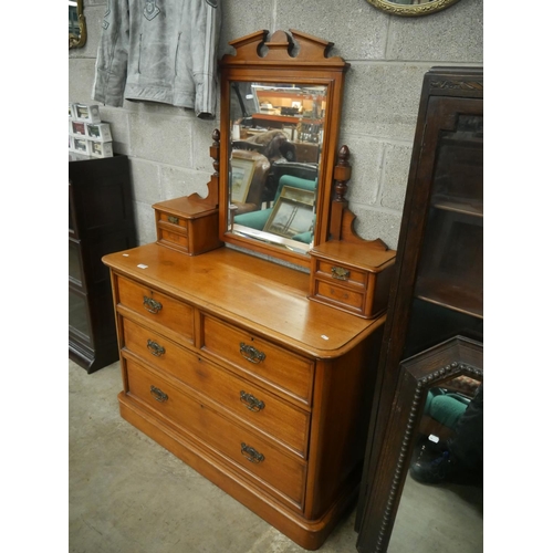 515 - VICTORIAN MAHOGANY DRESSING TABLE