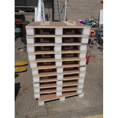 52 - LOT OF PLYWOOD PALLETS