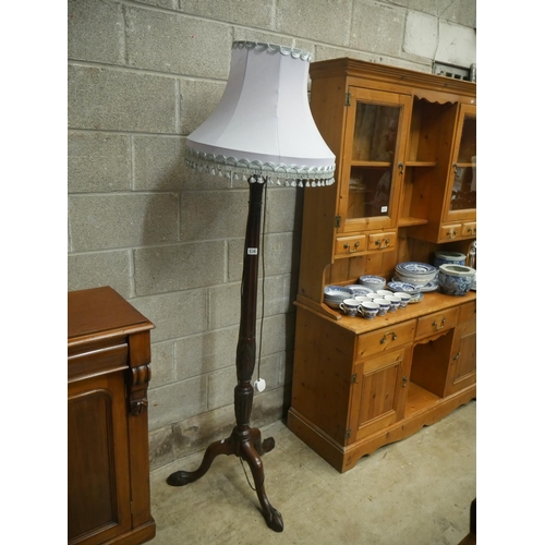 536 - 1920s CARVED MAHOGANY STANDARD LAMP