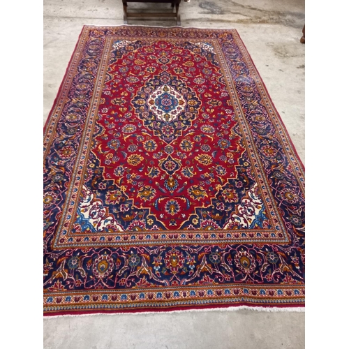 554 - LARGE HAND KNOTTTED RUG 10 FT X 6 FT