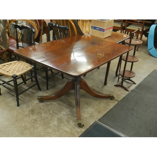 597 - GEORGIAN TILT TOP BREAKFAST TABLE