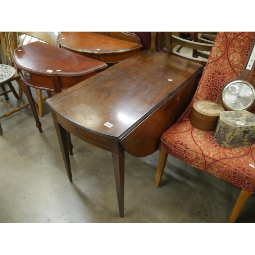 664 - DROP LEAF TABLE