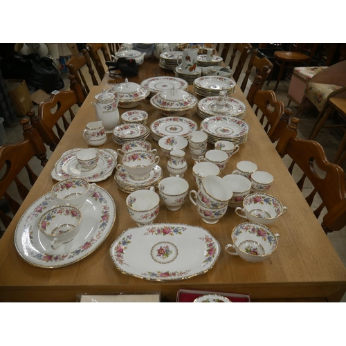 685 - LARGE ROYAL GRAFTON MALVERN TEA & DINNER SET