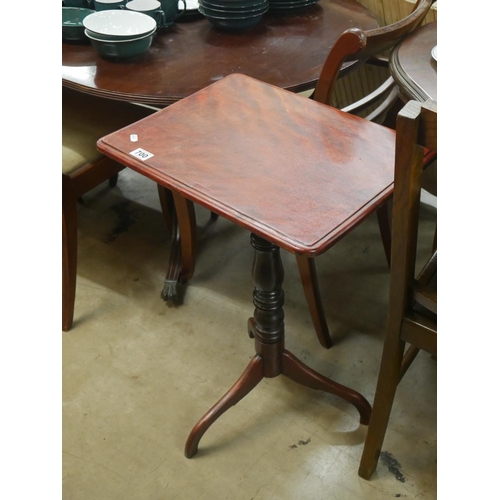 700 - VICTORIAN CENTRE POD TABLE