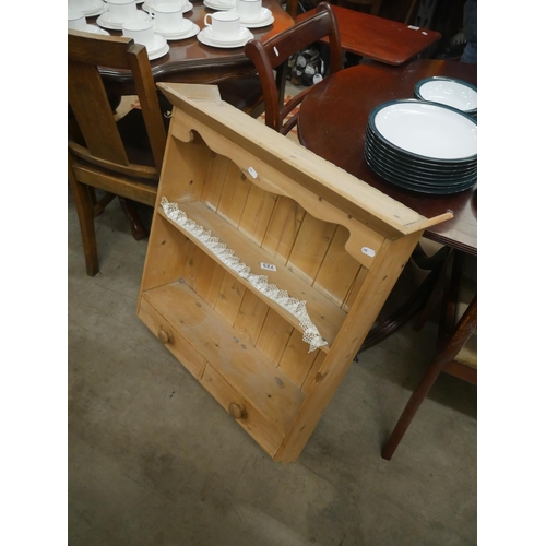 723 - PINE PLATE RACK