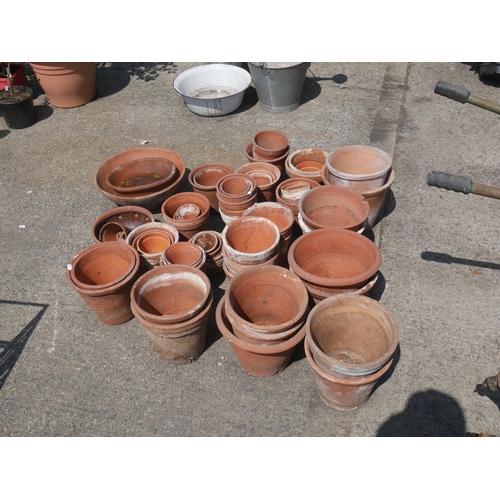 118 - LOT OF TERRACOTTA POTS