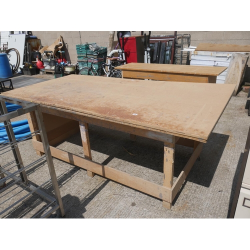 28 - LARGE TABLE