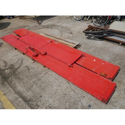 9 - ALUMINIUM TRAILER DROP SIDES & TAIL DOOR