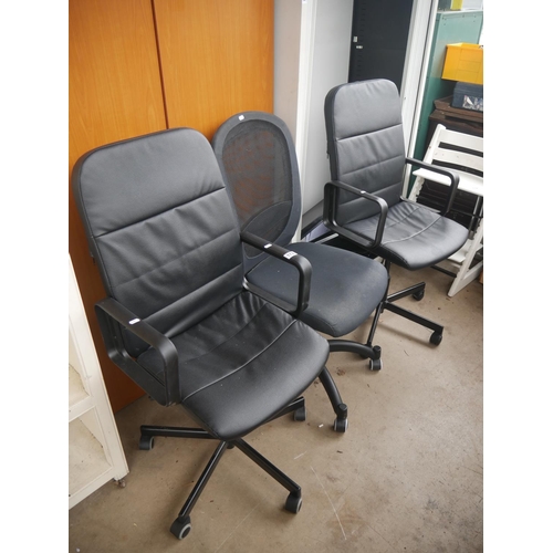 172 - 3 SWIVEL CHAIRS