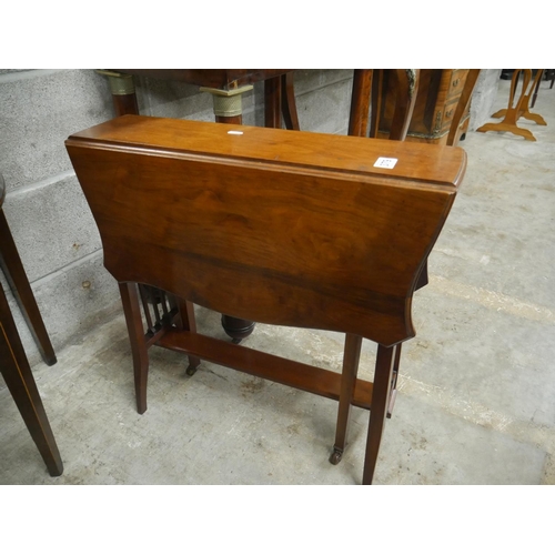 379 - VICTORIAN WALNUT BUTTERFLY SUTHERLAND TABLE