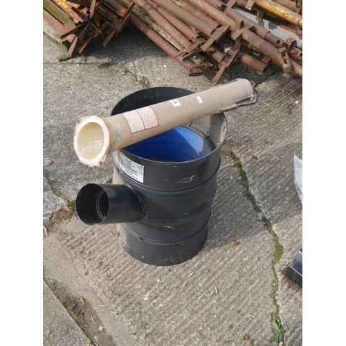 61 - VICON SPREADER SPOUT & PIPE JOINT