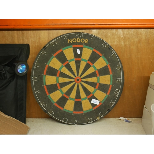 866 - DARTBOARD