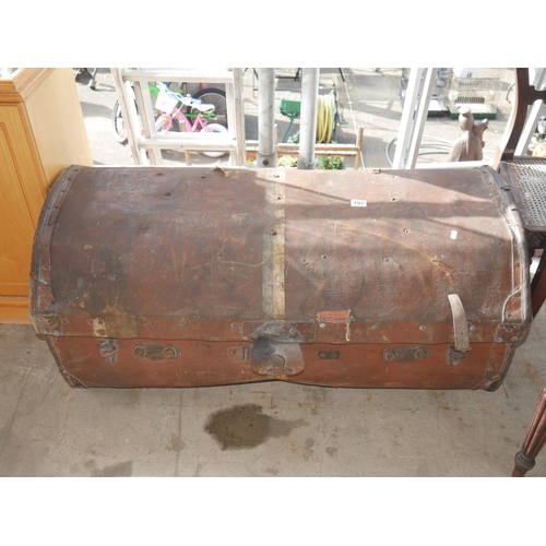 197 - OLD TRUNK