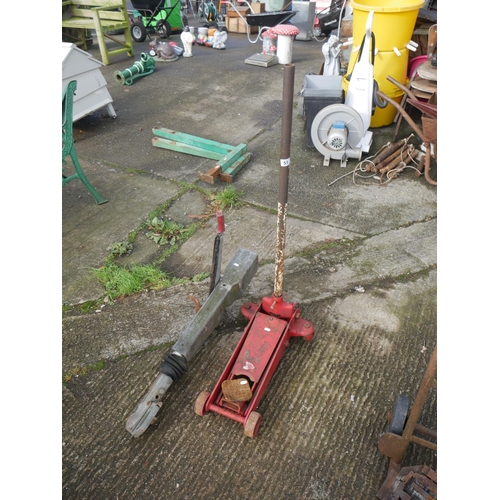 51 - TROLLEY JACK & TRAILER HITCH