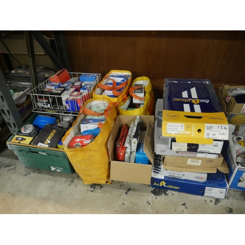 810 - LARGE LOT OF NEW CAR PARTS