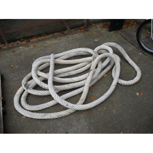 128 - LARGE ROPE