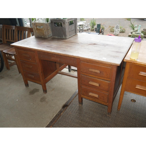 152 - OAK DESK