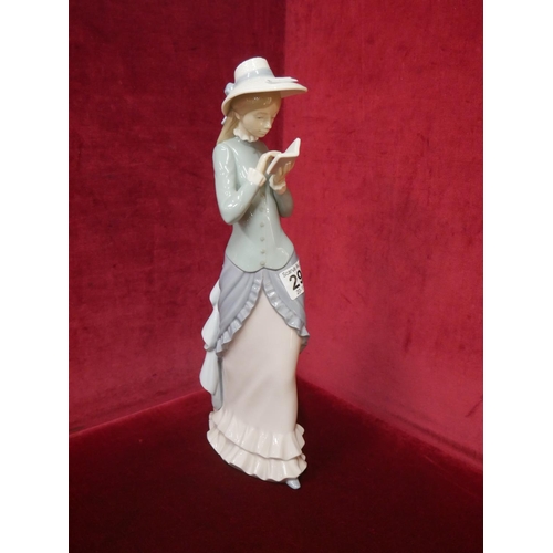 295 - LLADRO FIGURINE