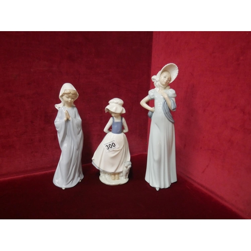 300 - 3 NAO FIGURINES