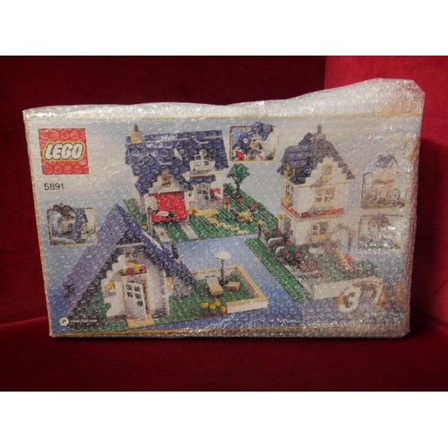 450 - LEGO SET - HAS BEEN BUILT - REPACKAGED AND INSTRUCTIONS INCLUDED CODE 5891