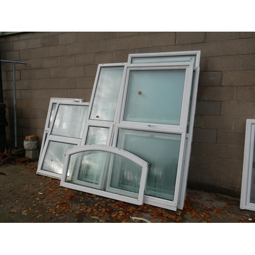 47 - LOT OF PVC WINDOWS