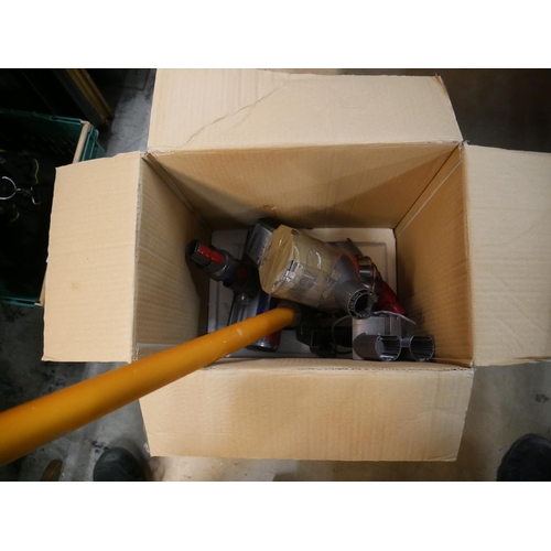 865 - DYSON VACUUM CLEANER - MOTOR WORKING BUT HOUSING NEEDS REPAIR