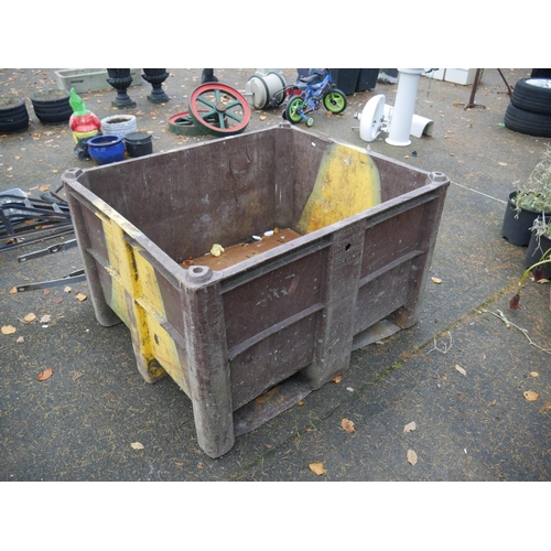 51 - PLASTIC FORKLIFT TUB