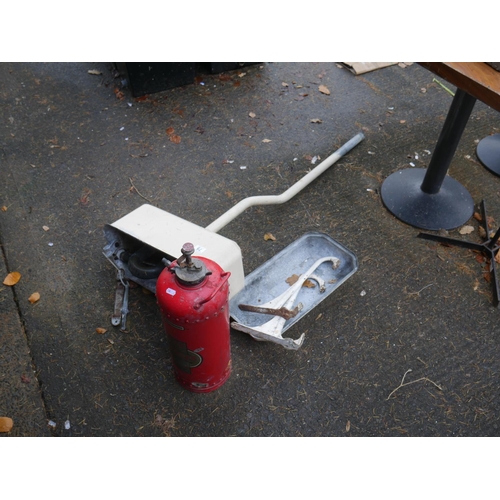 75 - OLD CISTERN & FIRE EXTINGUISHER