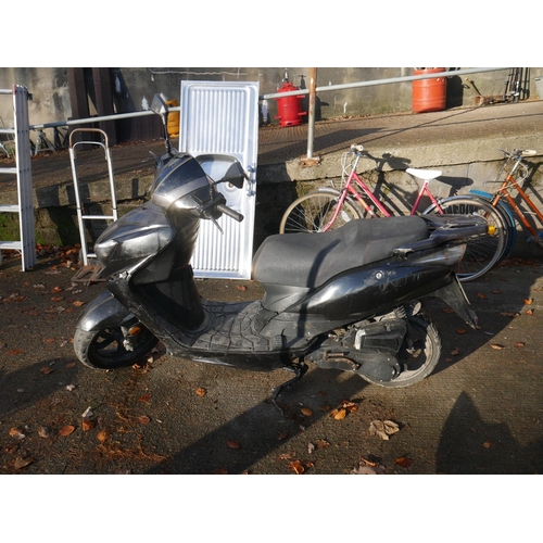 125 MOPED WITH TAX BOOK & RUNNING