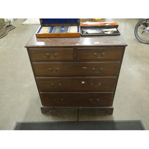 578 - GEORGIAN CHEST OF DRAWERS