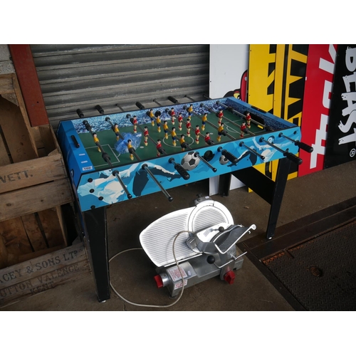 100 - FOOTBALL TABLE