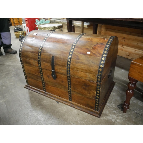 323 - DECORATIVE DOME TOP TRUNK