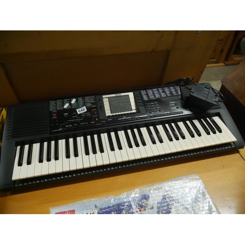 646 - YAMAHA KEYBOARD