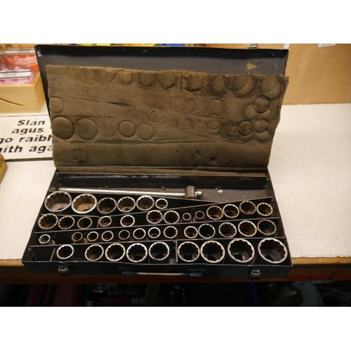 687 - SOCKET SET