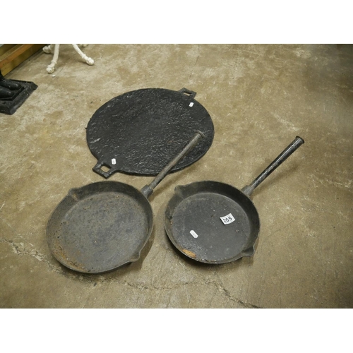 265 - OLD GRIDDLE PAN & 2 CAST IRON FRYING PANS