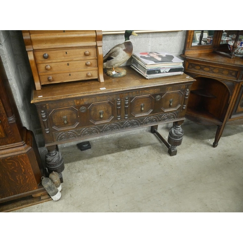 322 - OAK CARVED 2 DOOR SIDE CABINET